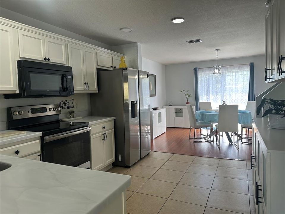 For Rent: $2,050 (2 beds, 2 baths, 1252 Square Feet)