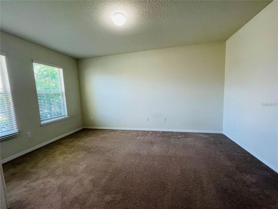 For Rent: $2,250 (3 beds, 2 baths, 1972 Square Feet)