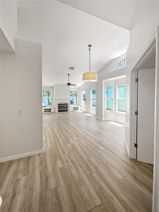 Recently Sold: $396,000 (3 beds, 2 baths, 1293 Square Feet)