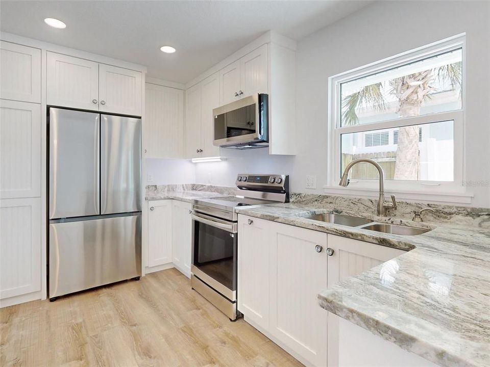 For Sale: $599,000 (2 beds, 2 baths, 1008 Square Feet)