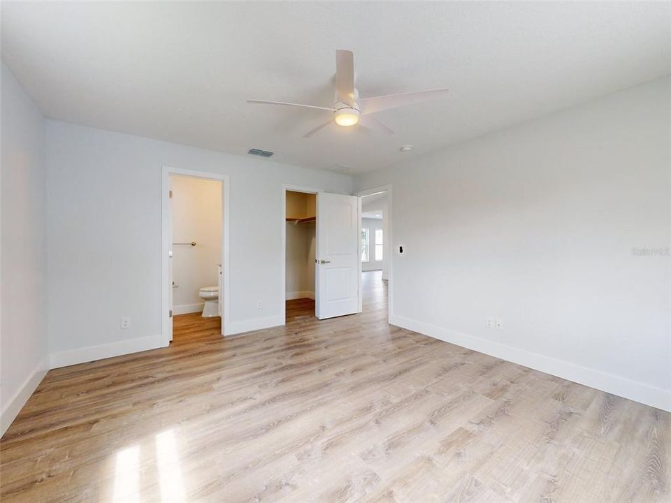 For Sale: $599,000 (2 beds, 2 baths, 1008 Square Feet)