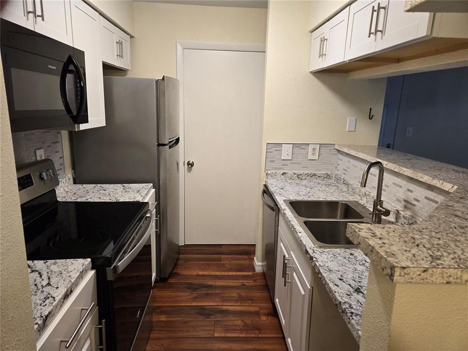 For Rent: $1,500 (1 beds, 1 baths, 674 Square Feet)