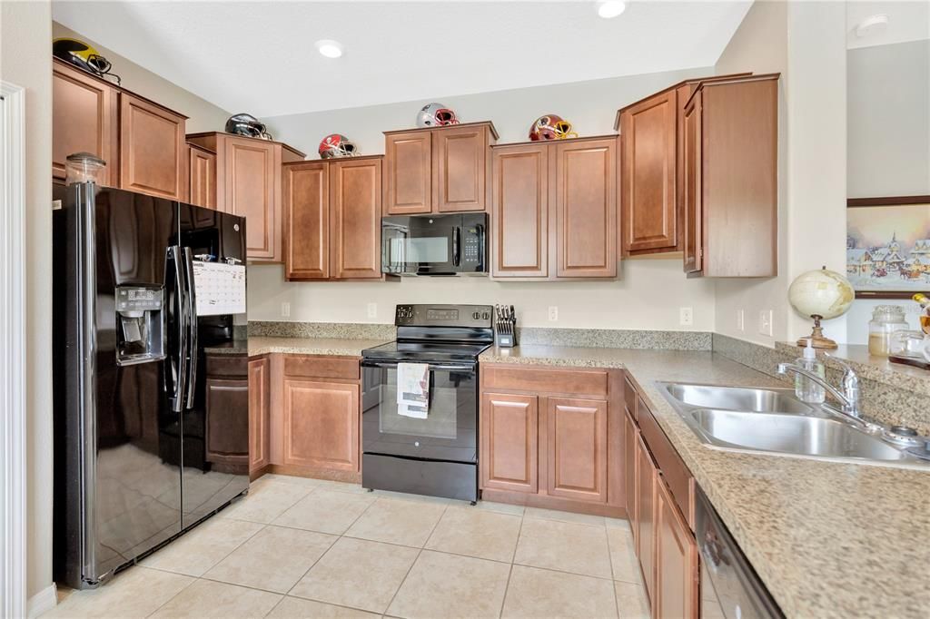 For Sale: $289,900 (2 beds, 2 baths, 1548 Square Feet)