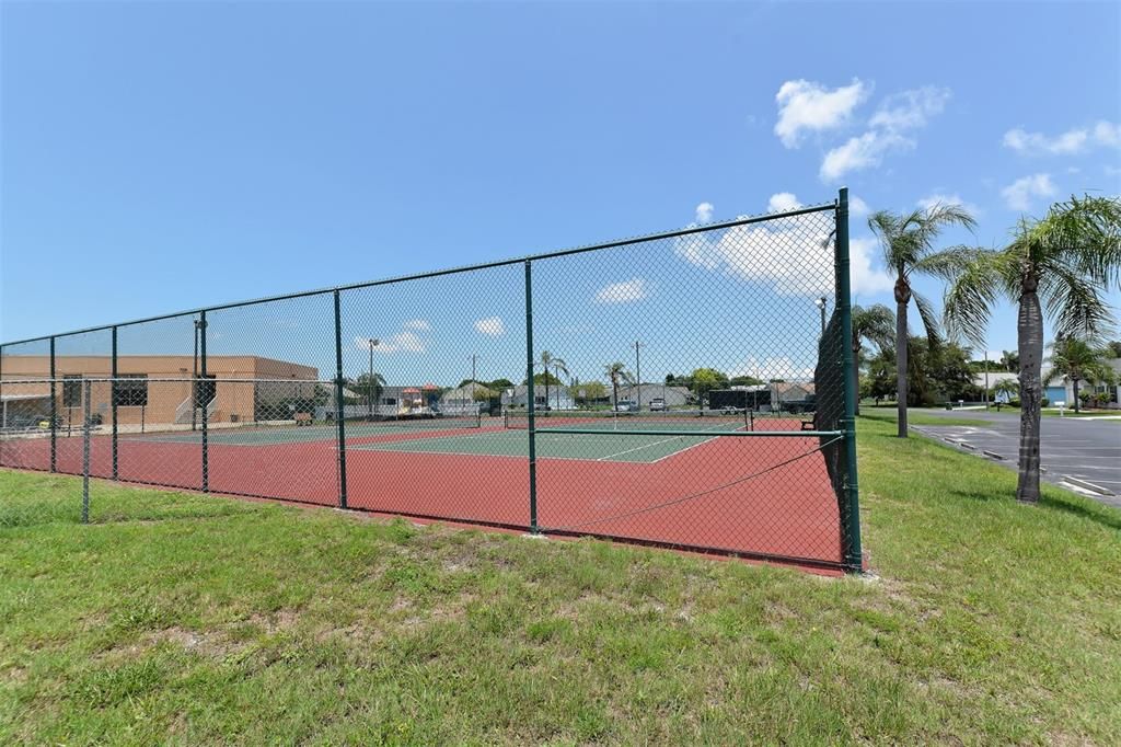 For Sale: $279,000 (3 beds, 2 baths, 1086 Square Feet)