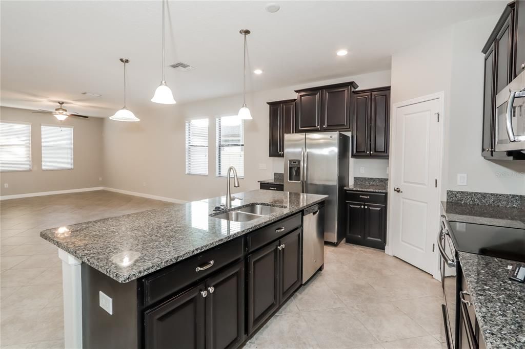 For Sale: $479,900 (3 beds, 2 baths, 2161 Square Feet)