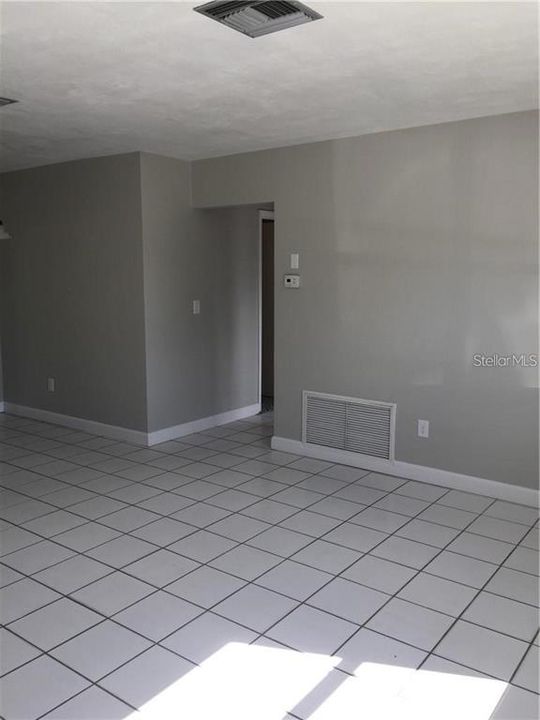 Active With Contract: $160,000 (2 beds, 1 baths, 942 Square Feet)