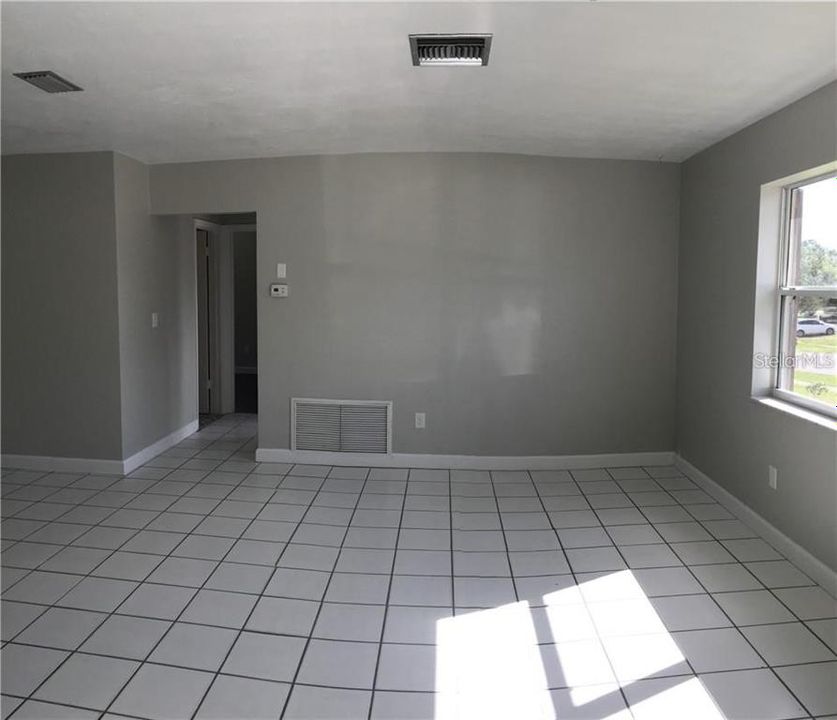 Active With Contract: $160,000 (2 beds, 1 baths, 942 Square Feet)