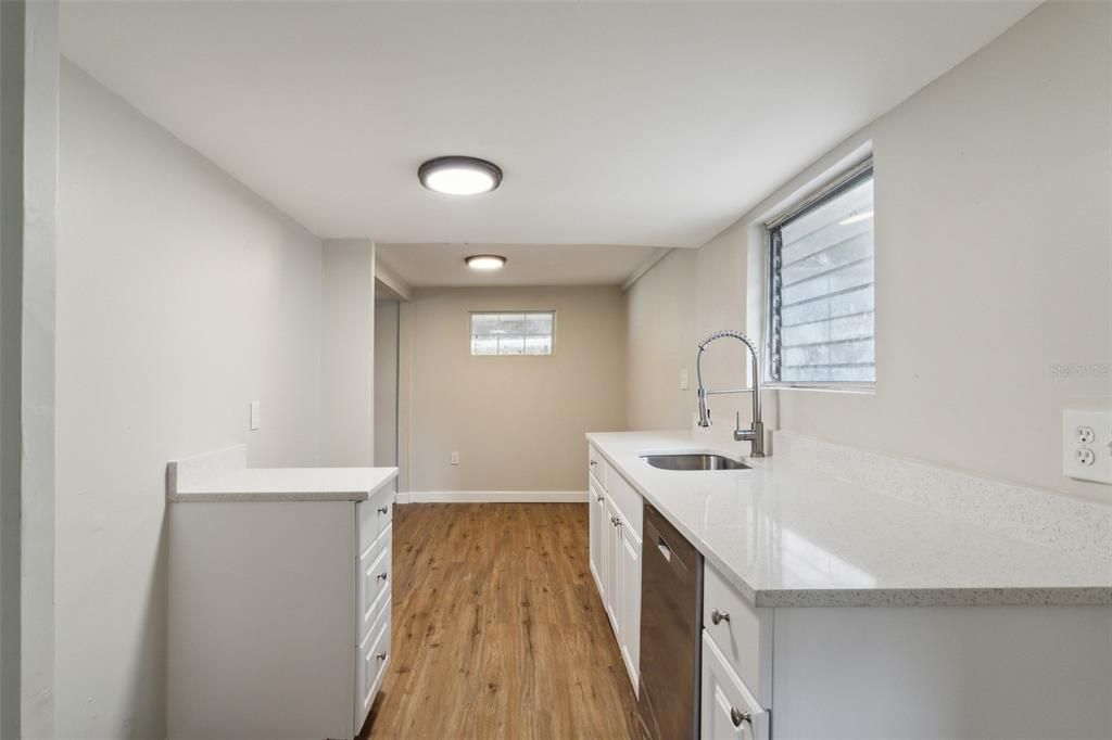 For Sale: $189,900 (1 beds, 1 baths, 532 Square Feet)