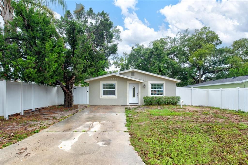 For Sale: $350,000 (3 beds, 1 baths, 1036 Square Feet)
