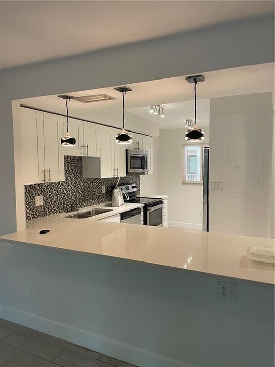 Active With Contract: $1,800 (2 beds, 1 baths, 991 Square Feet)