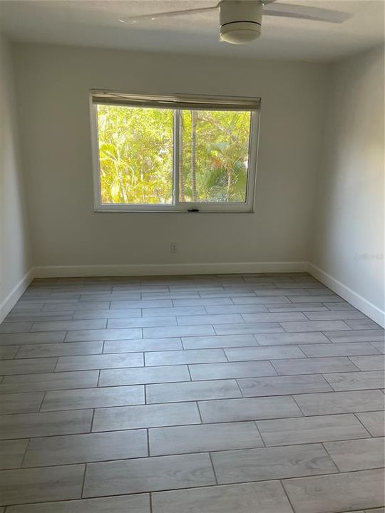 Active With Contract: $1,800 (2 beds, 1 baths, 991 Square Feet)