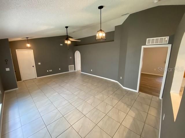 Recently Rented: $2,450 (3 beds, 2 baths, 1292 Square Feet)