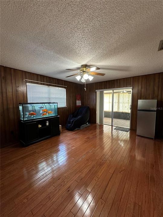 For Rent: $2,400 (3 beds, 2 baths, 1530 Square Feet)