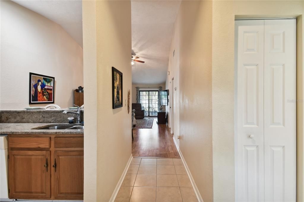 For Sale: $294,900 (2 beds, 2 baths, 1161 Square Feet)