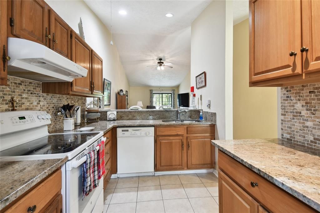 For Sale: $294,900 (2 beds, 2 baths, 1161 Square Feet)
