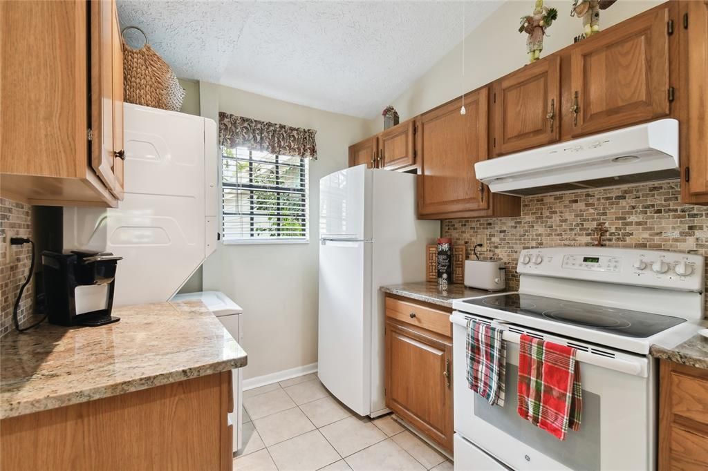 For Sale: $294,900 (2 beds, 2 baths, 1161 Square Feet)