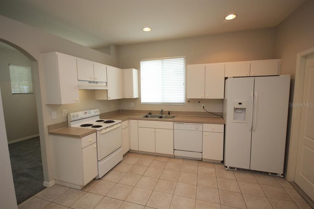 For Rent: $2,395 (3 beds, 2 baths, 1410 Square Feet)