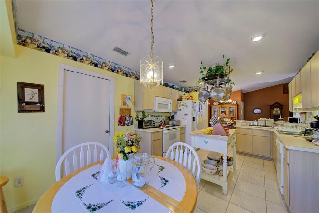 For Sale: $245,000 (3 beds, 2 baths, 1456 Square Feet)