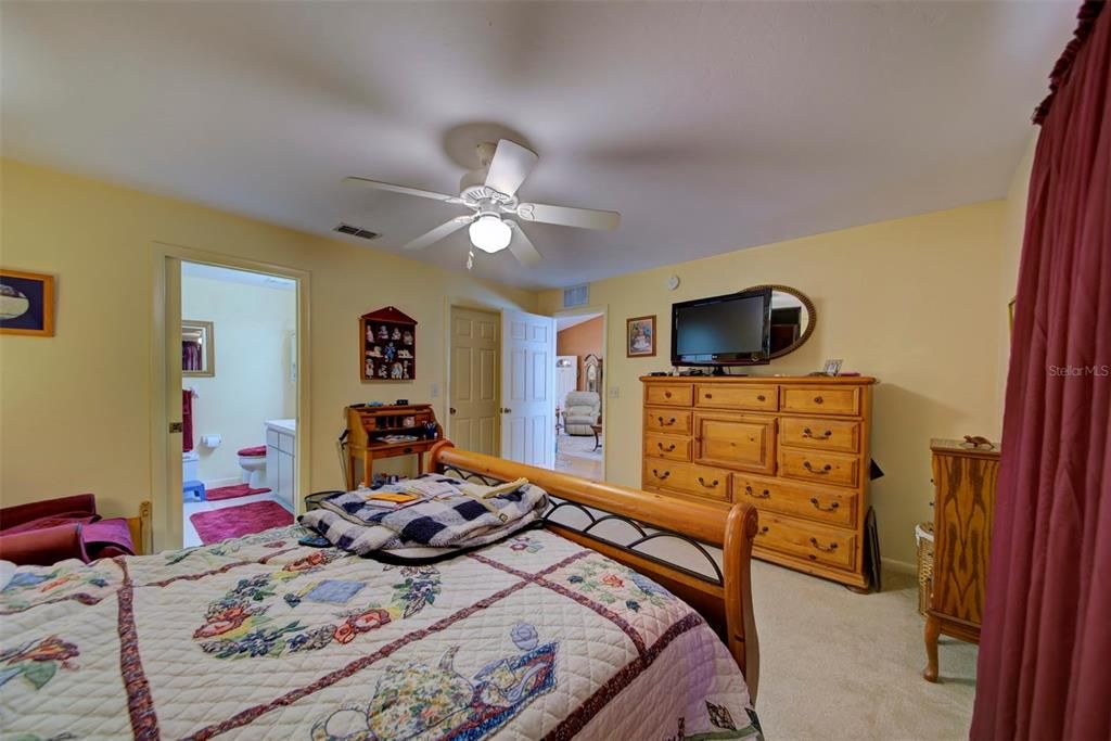 For Sale: $245,000 (3 beds, 2 baths, 1456 Square Feet)