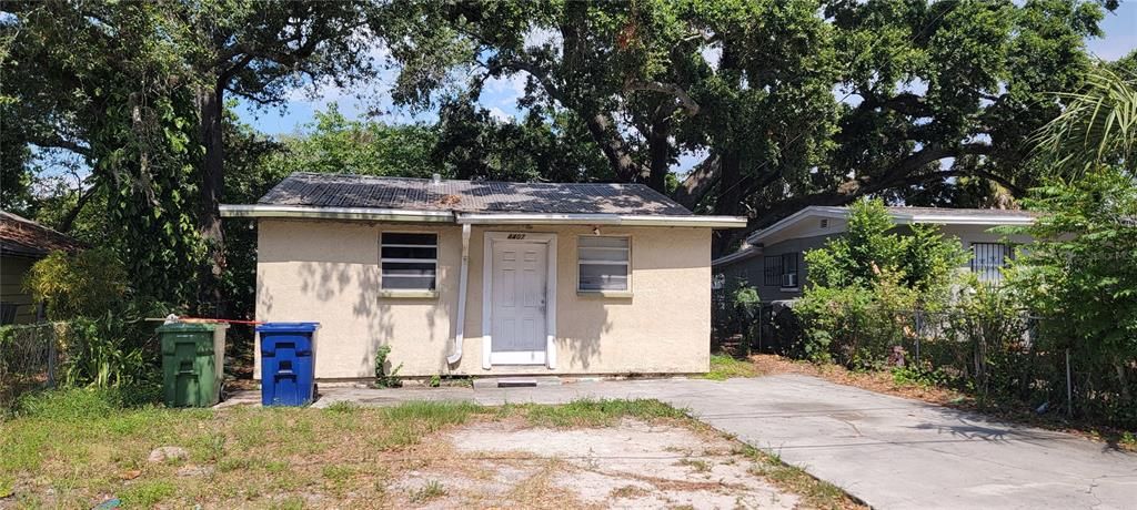 For Sale: $199,000 (2 beds, 1 baths, 816 Square Feet)