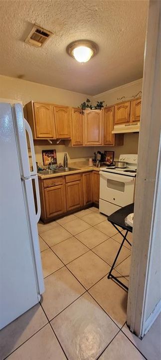 For Sale: $199,000 (2 beds, 1 baths, 816 Square Feet)