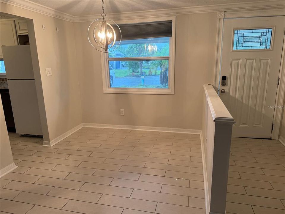 For Sale: $300,000 (2 beds, 1 baths, 1055 Square Feet)