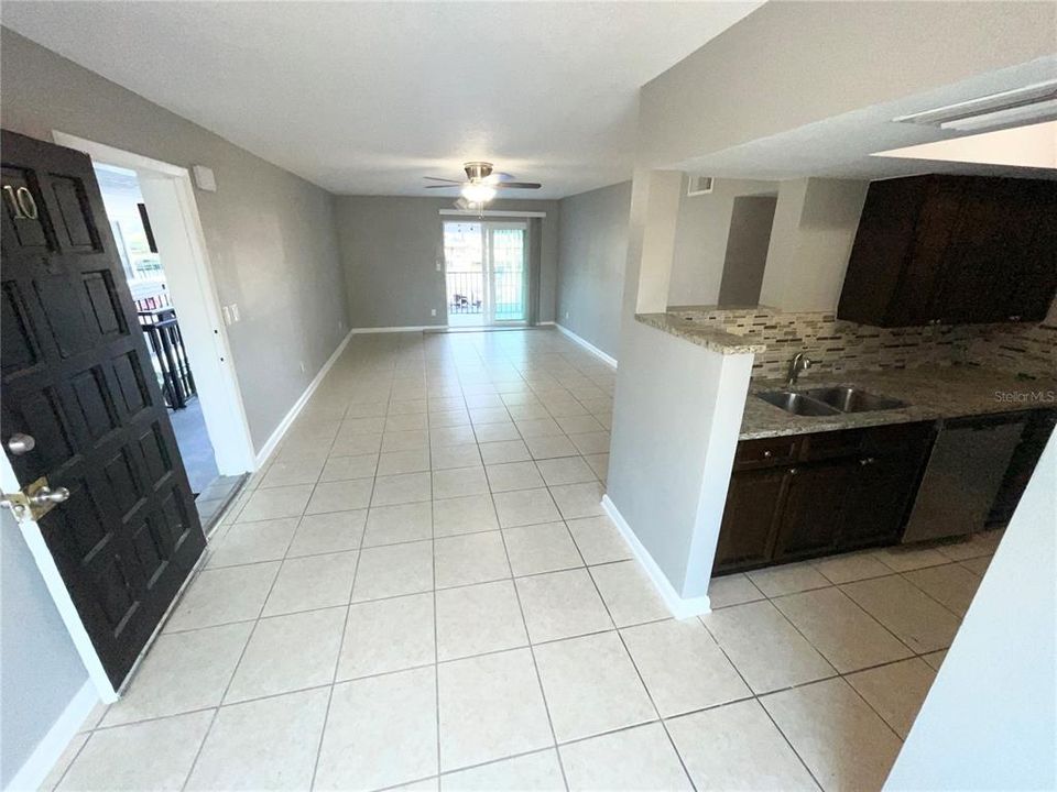 For Rent: $2,995 (2 beds, 1 baths, 929 Square Feet)