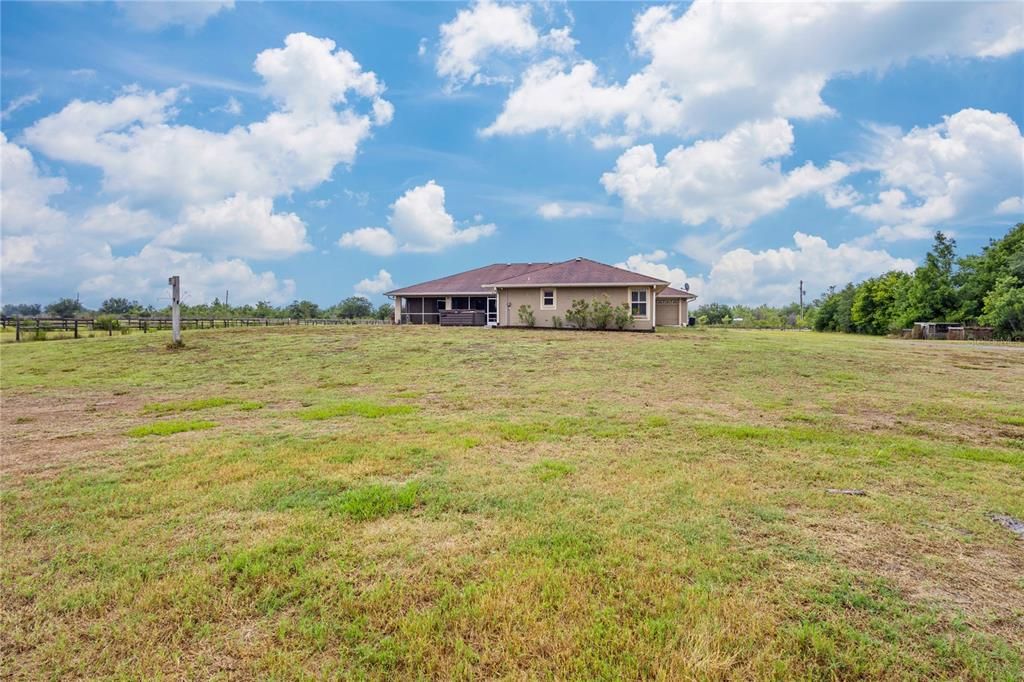 For Sale: $800,000 (3 beds, 3 baths, 2577 Square Feet)