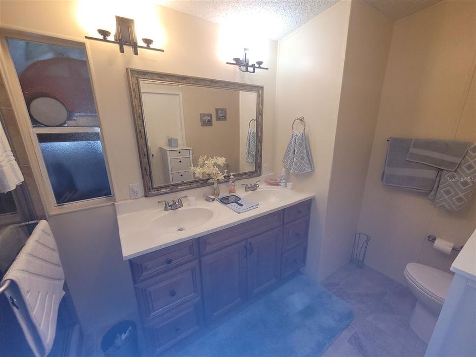 For Sale: $179,900 (2 beds, 2 baths, 1080 Square Feet)