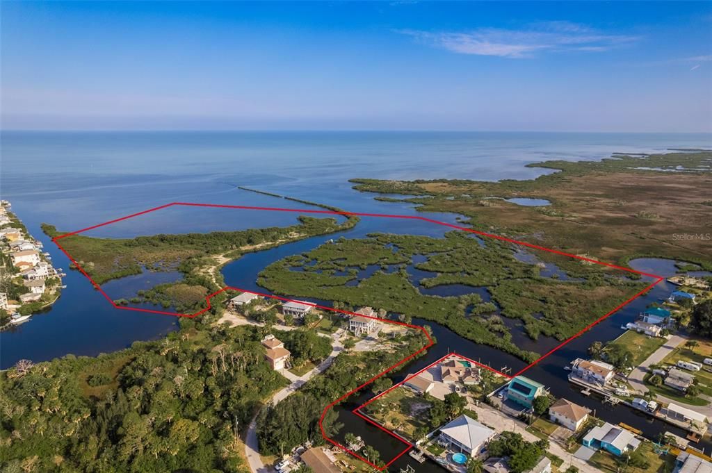 На продажу: $1,100,000 (43.63 acres)