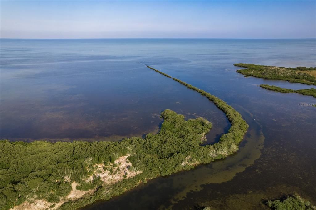 На продажу: $1,100,000 (43.63 acres)