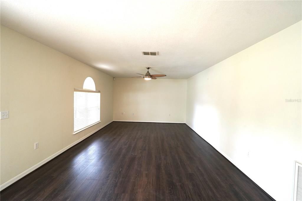 For Rent: $2,800 (4 beds, 2 baths, 2936 Square Feet)