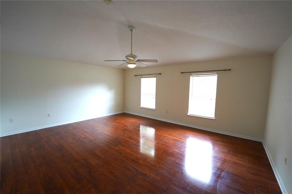 For Rent: $2,900 (4 beds, 2 baths, 2936 Square Feet)