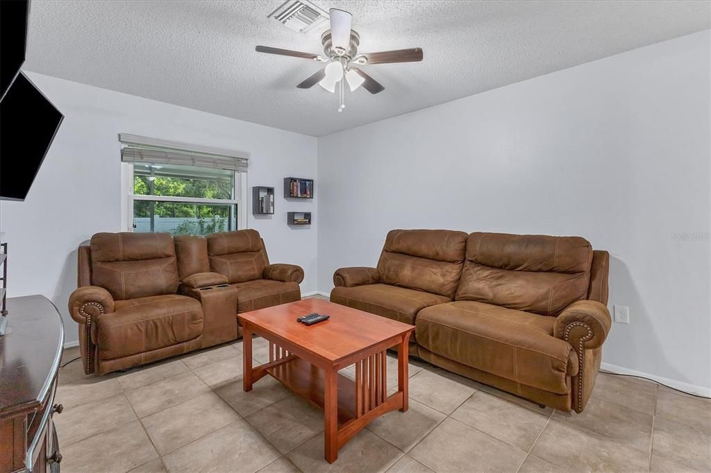 Active With Contract: $375,000 (3 beds, 2 baths, 1561 Square Feet)