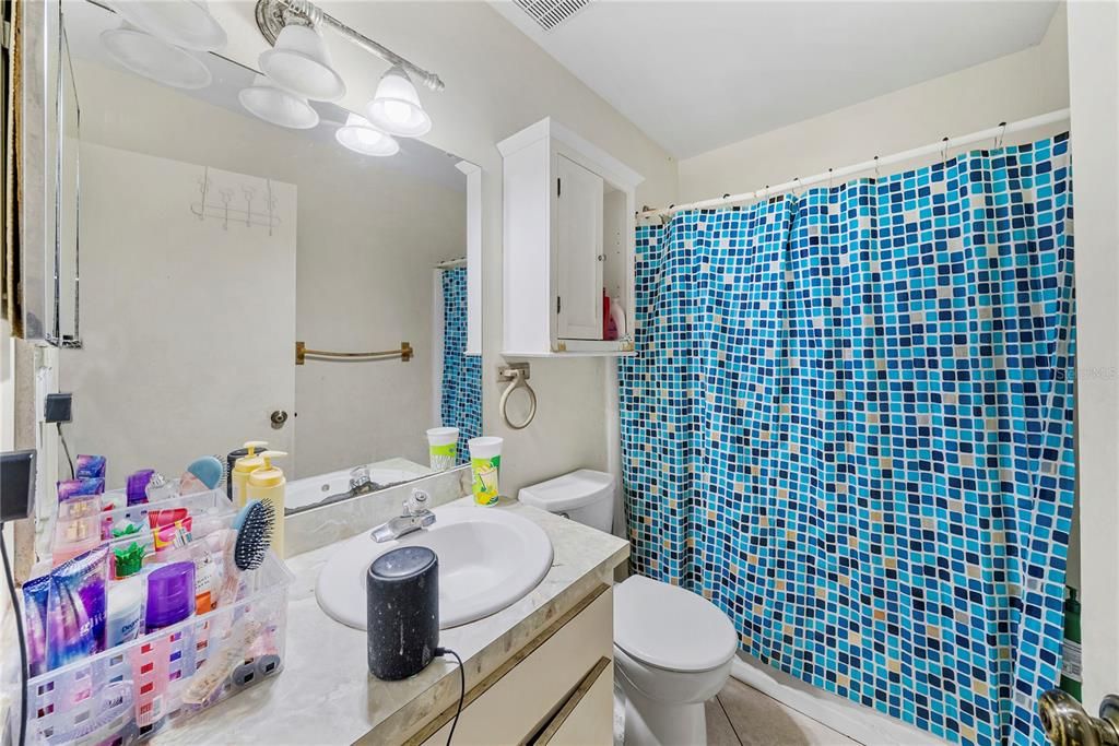 For Sale: $214,900 (2 beds, 2 baths, 978 Square Feet)