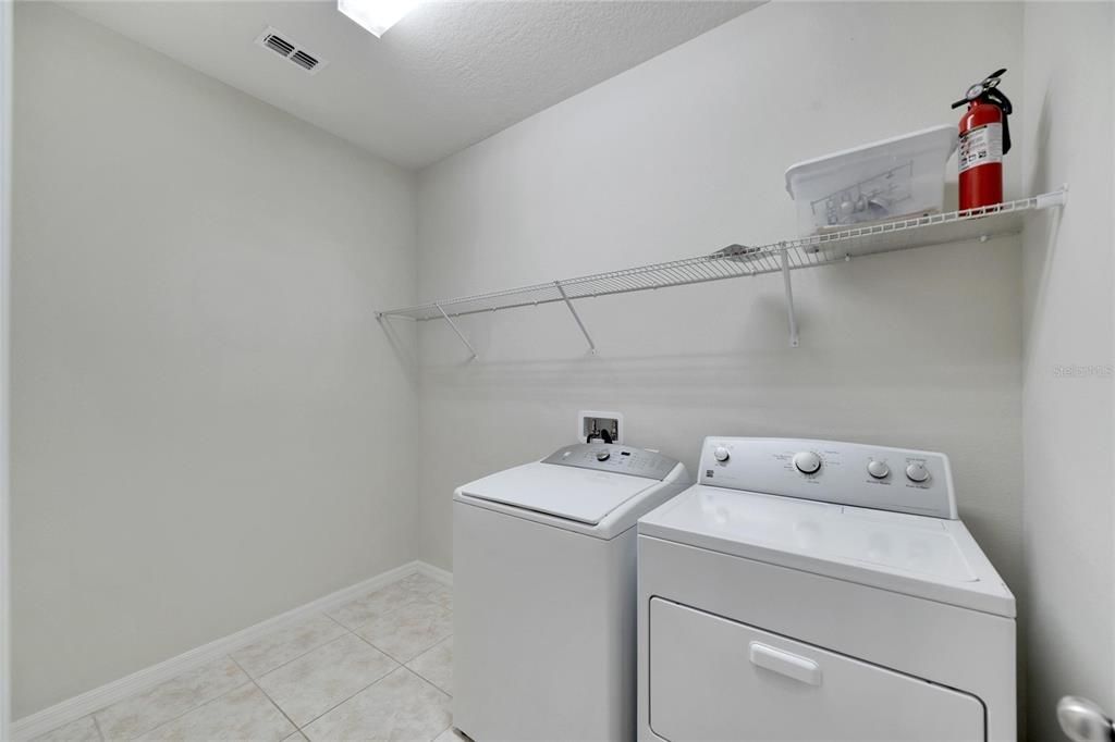 Active With Contract: $390,000 (3 beds, 2 baths, 1696 Square Feet)