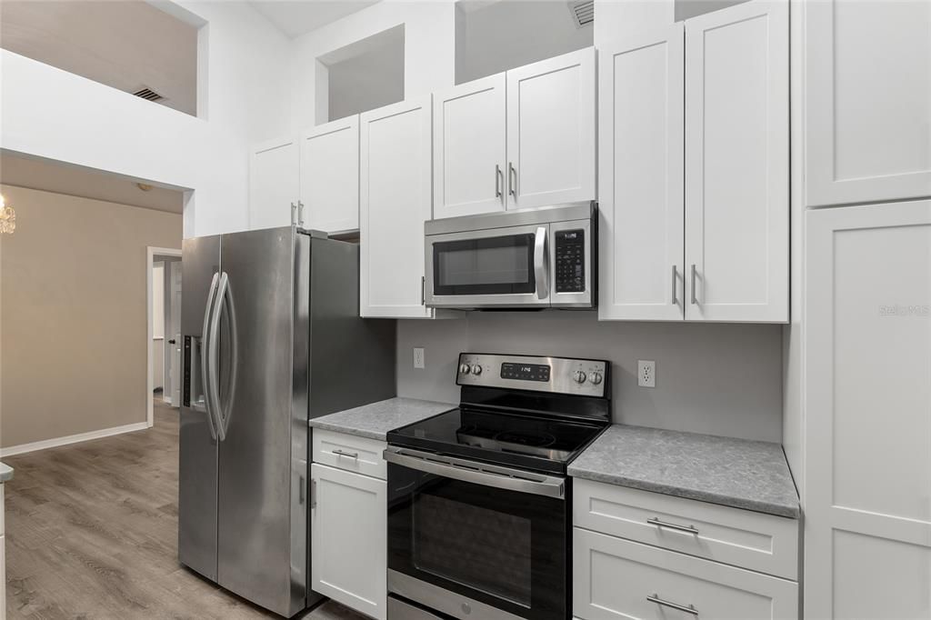 For Sale: $389,000 (3 beds, 2 baths, 1596 Square Feet)