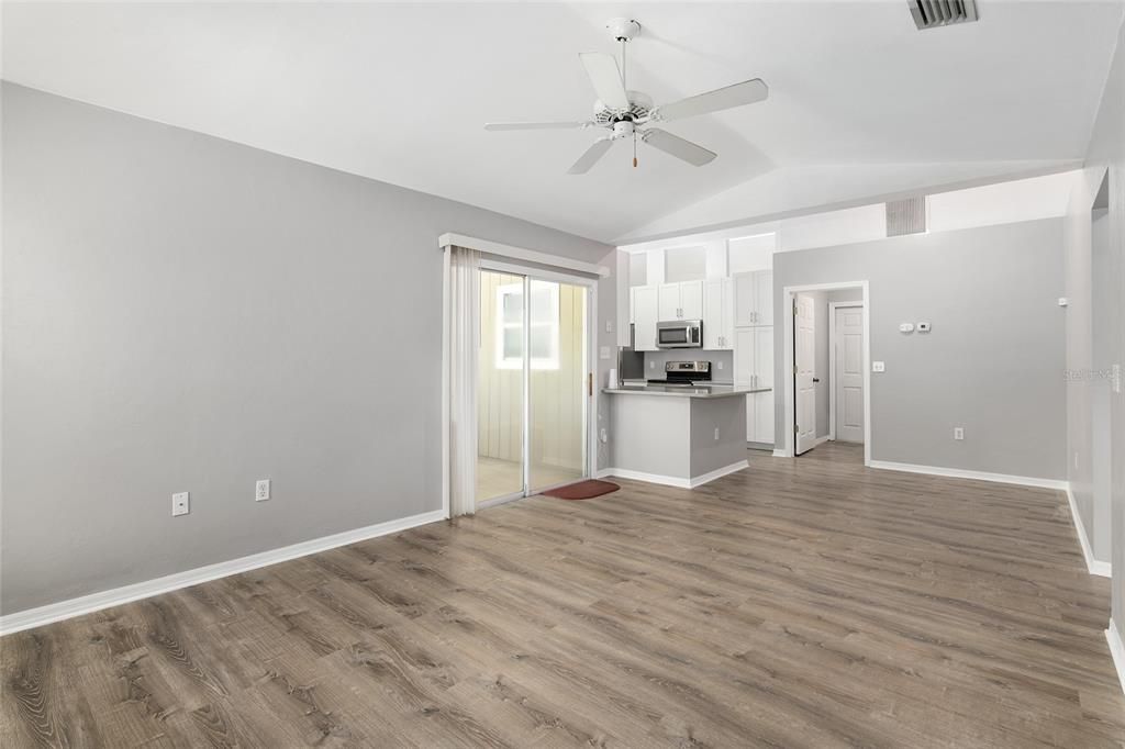 For Sale: $389,000 (3 beds, 2 baths, 1596 Square Feet)