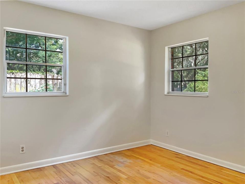 For Sale: $375,000 (2 beds, 2 baths, 1922 Square Feet)