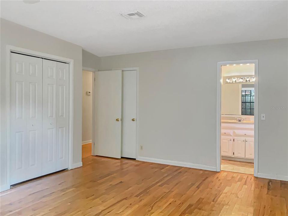 For Sale: $375,000 (2 beds, 2 baths, 1922 Square Feet)