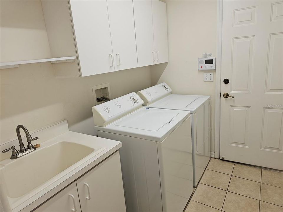 For Sale: $375,000 (3 beds, 2 baths, 2050 Square Feet)