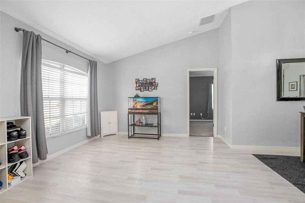 For Sale: $325,000 (3 beds, 2 baths, 1428 Square Feet)