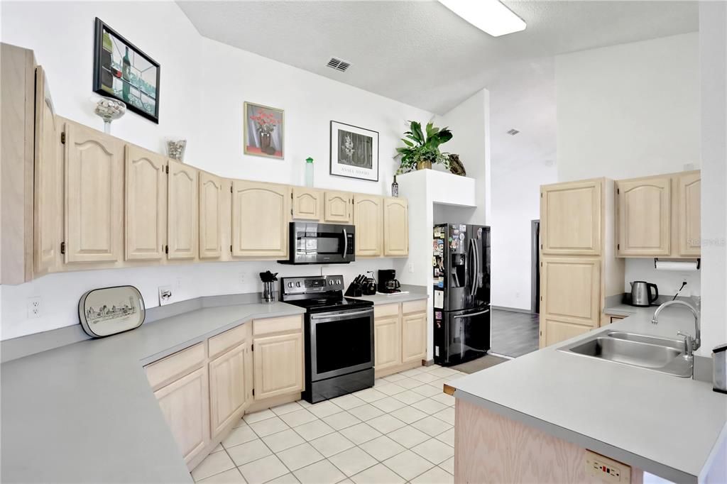 For Sale: $499,900 (4 beds, 2 baths, 3108 Square Feet)