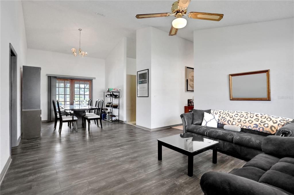 For Sale: $499,900 (4 beds, 2 baths, 3108 Square Feet)