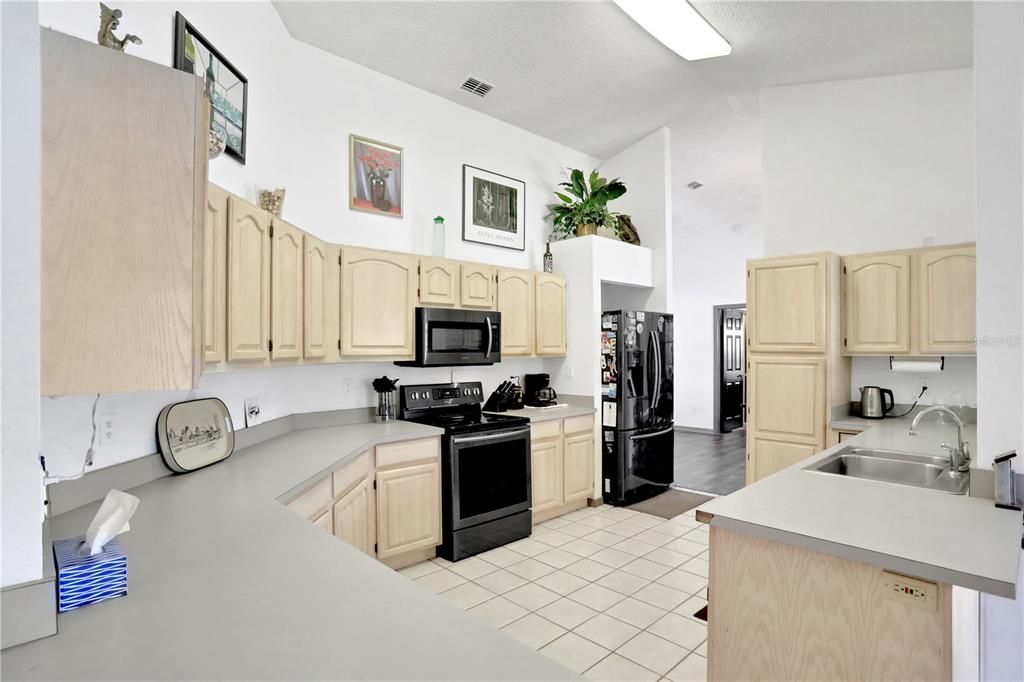 For Sale: $499,900 (4 beds, 2 baths, 3108 Square Feet)