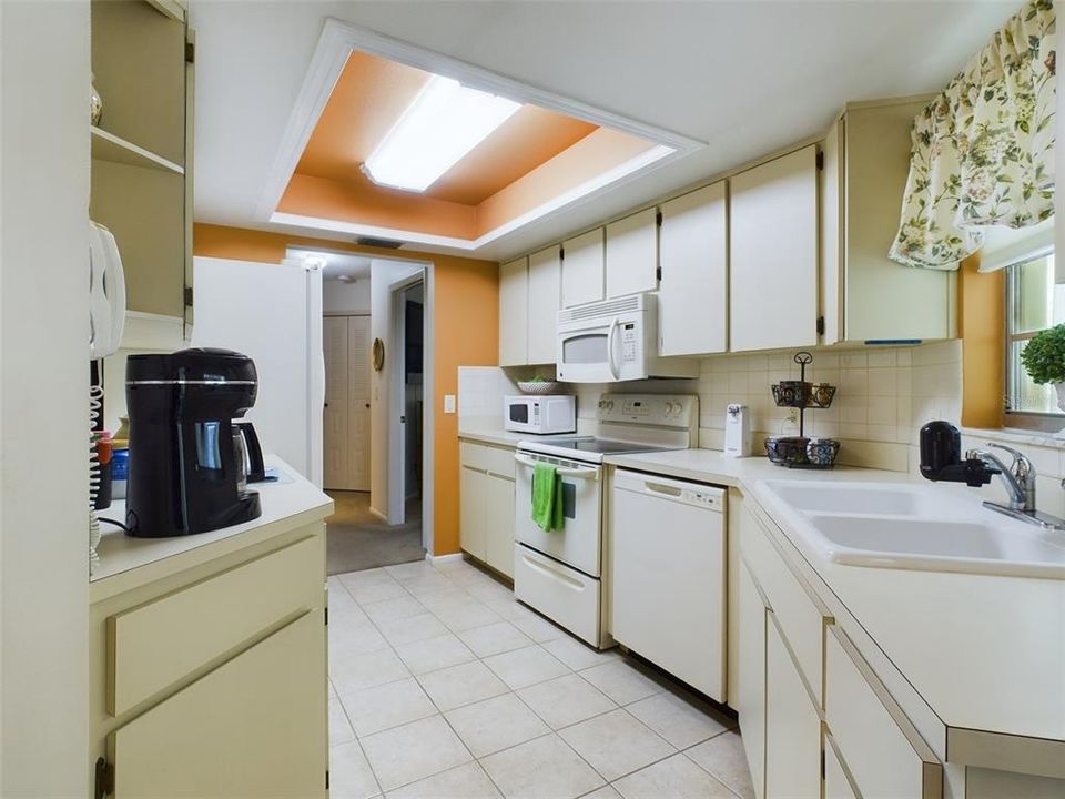 For Sale: $310,000 (2 beds, 2 baths, 1170 Square Feet)