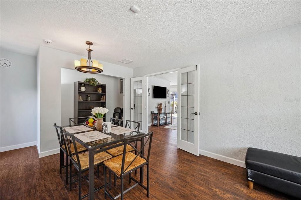 For Sale: $435,000 (3 beds, 1 baths, 1218 Square Feet)