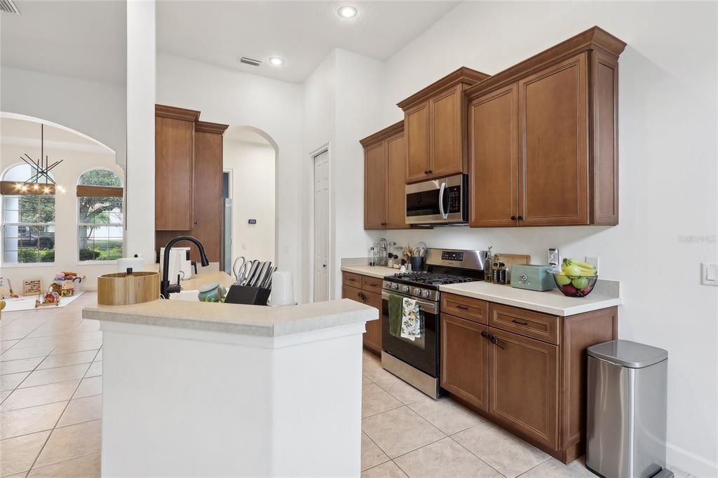 For Sale: $519,900 (3 beds, 2 baths, 1885 Square Feet)