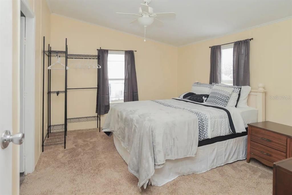 Active With Contract: $229,000 (3 beds, 2 baths, 1344 Square Feet)