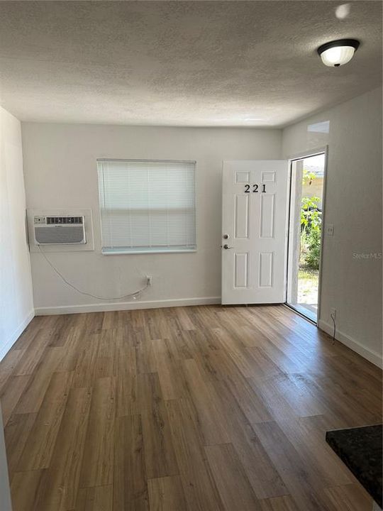 For Rent: $1,675 (2 beds, 1 baths, 675 Square Feet)